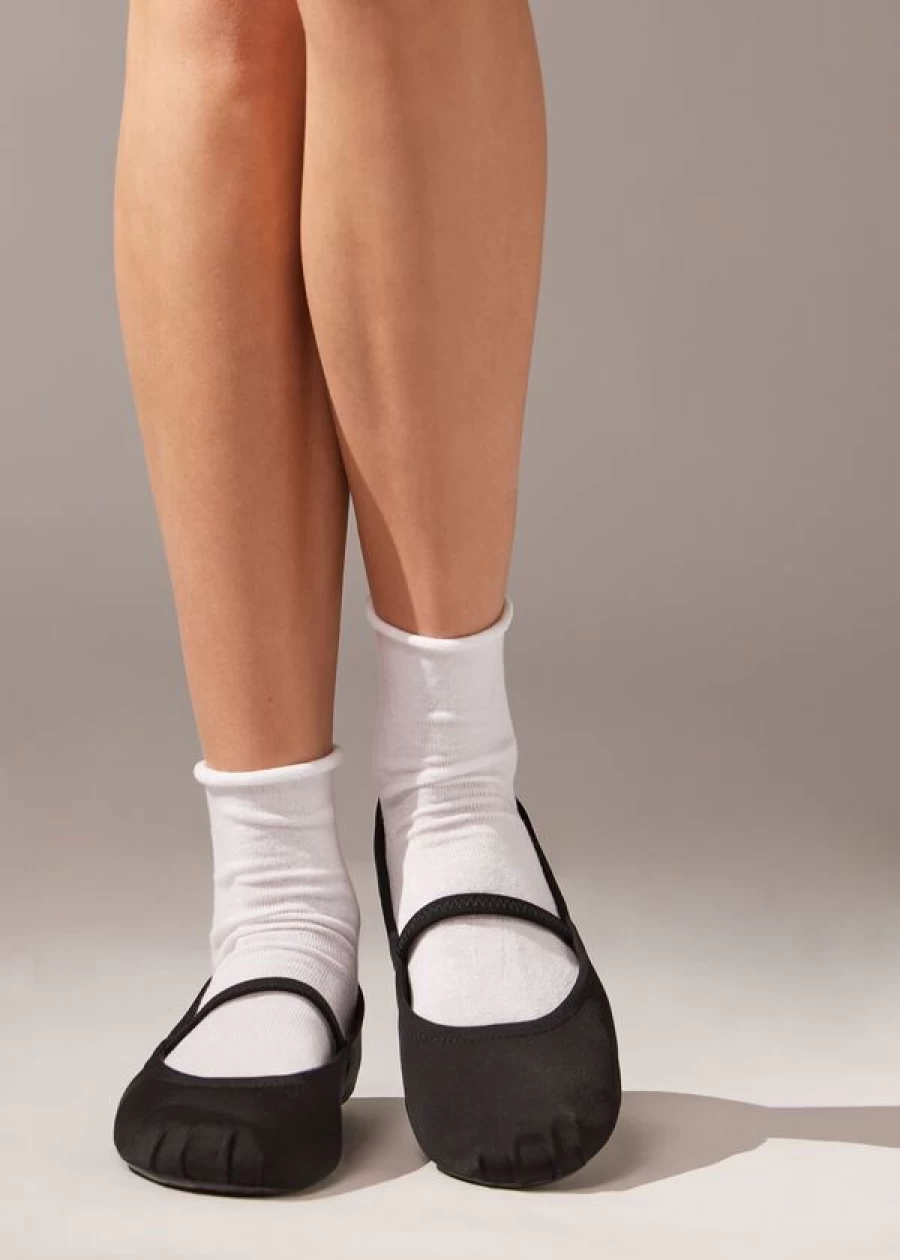 "Calzedonia Seamless Linen Short Socks in White - Comfortable & Breathable"